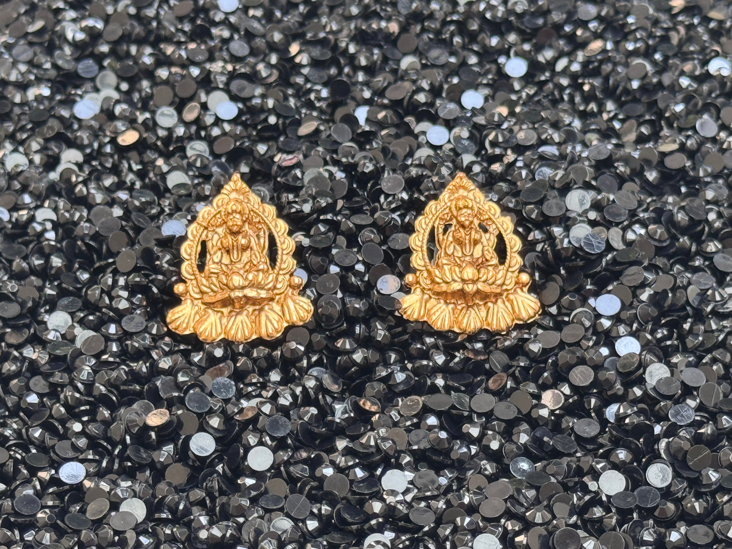 Samachatura Reversible Shri Haram Necklace set with two pairs of Earrings