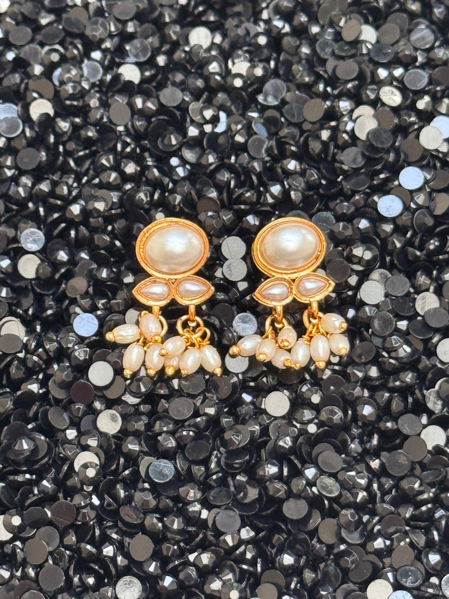 Enchanting Pushpaguchha Reversible Necklace set with two pairs of Earrings