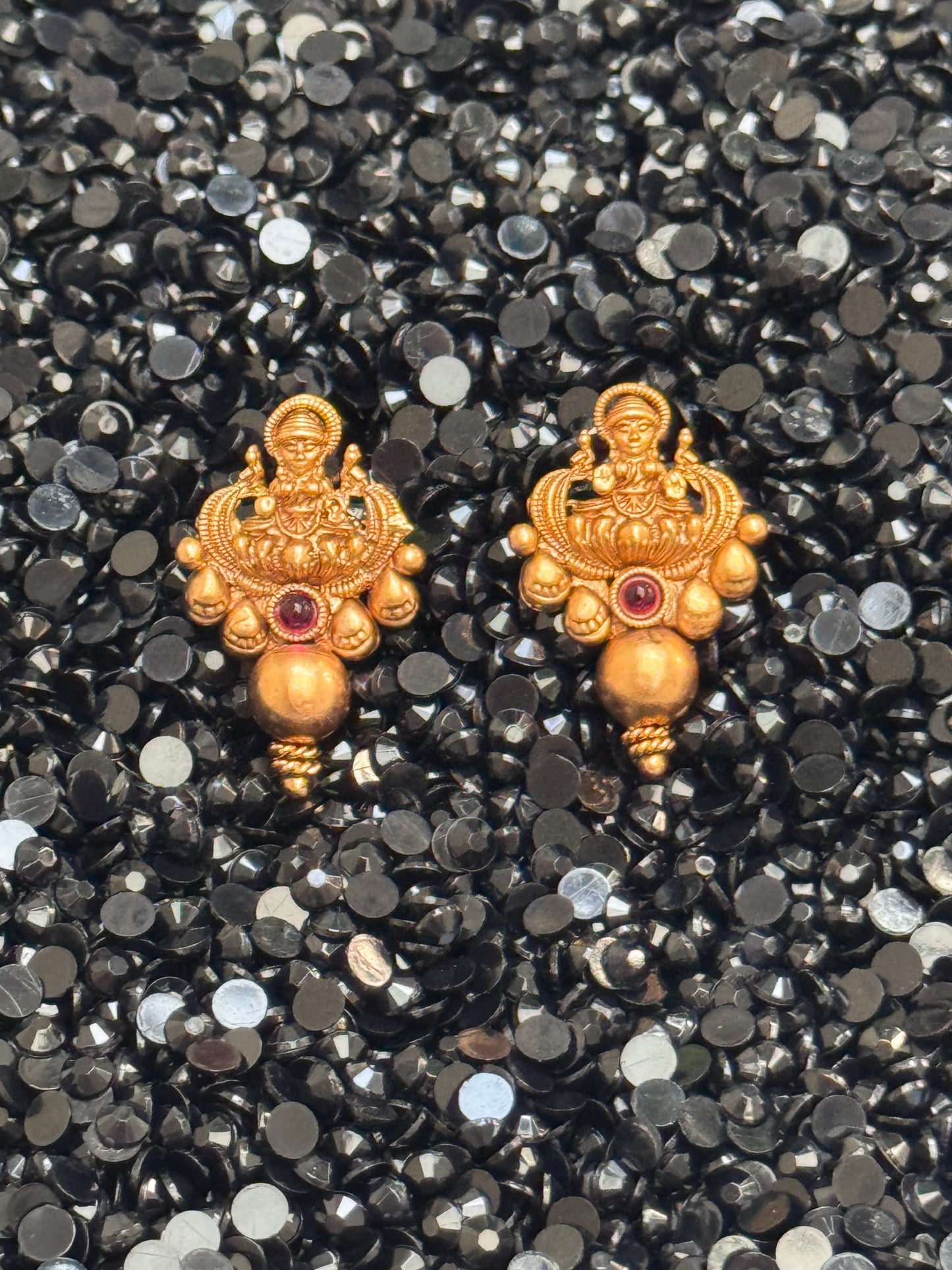 Shrilaxmi motif Gold thread Necklace set with Studs