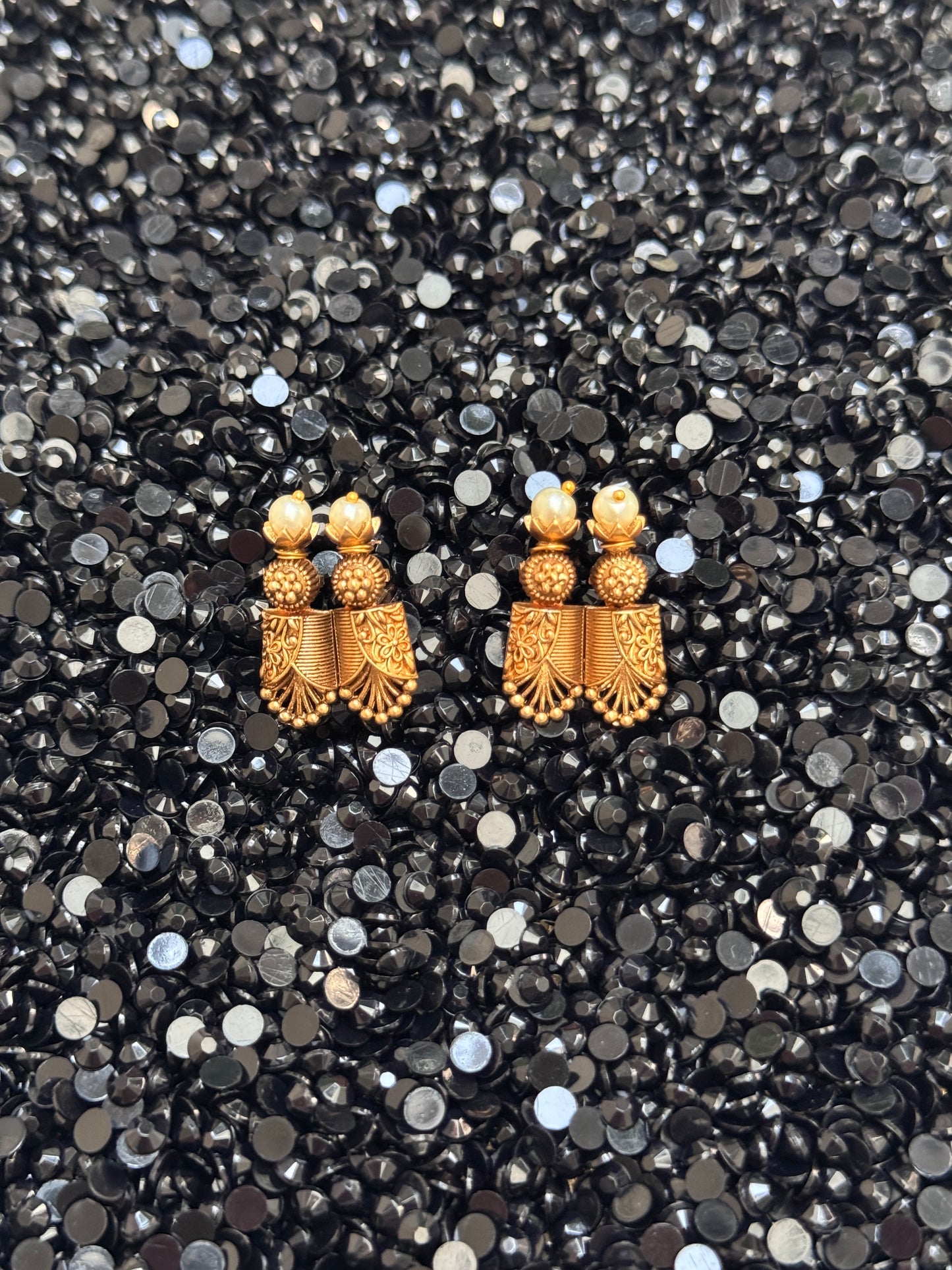 Alaka Mullamottu-inspired Necklace set with Pearl detailing