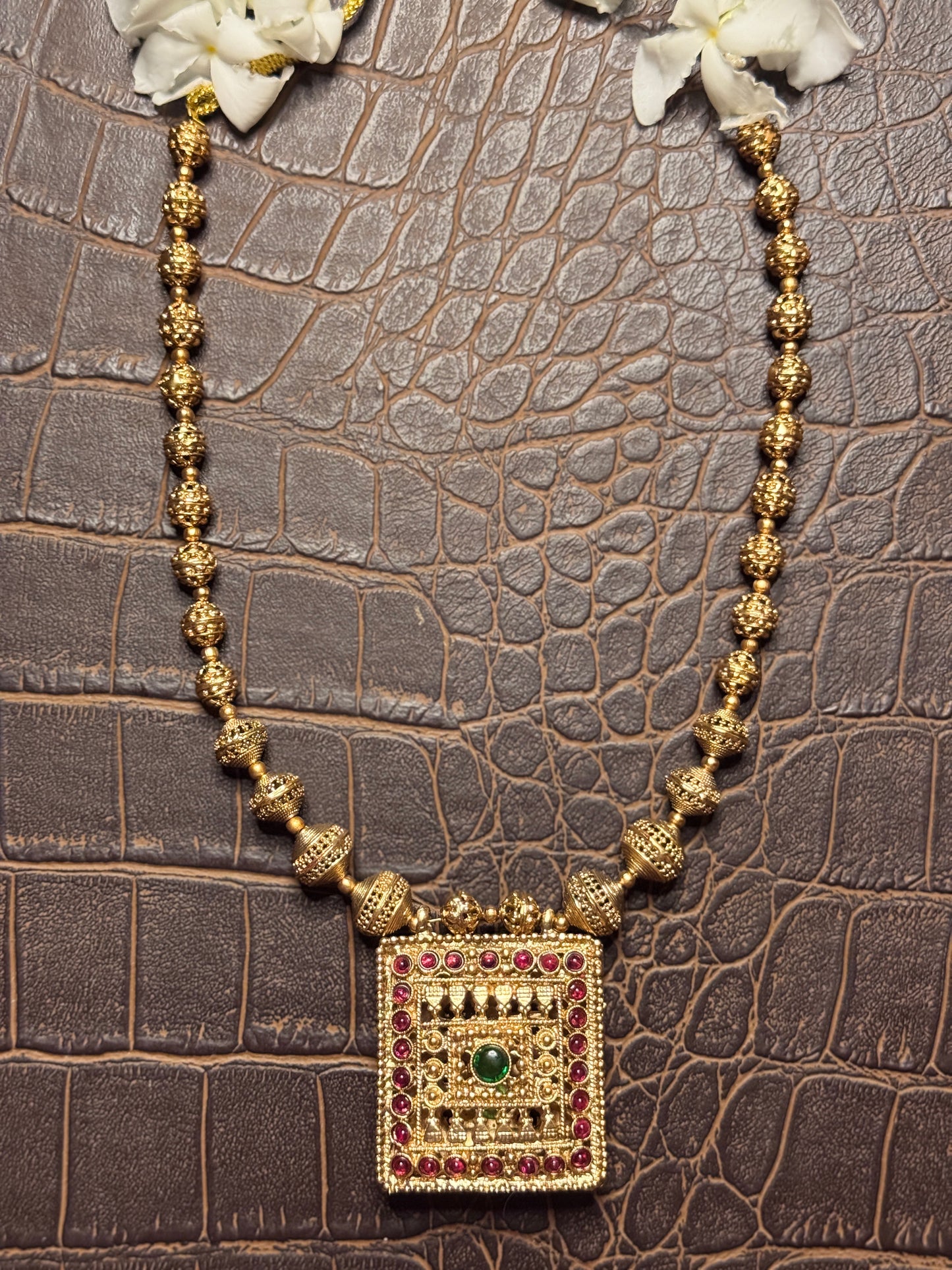Samachatura Reversible Shri Haram Necklace set with two pairs of Earrings