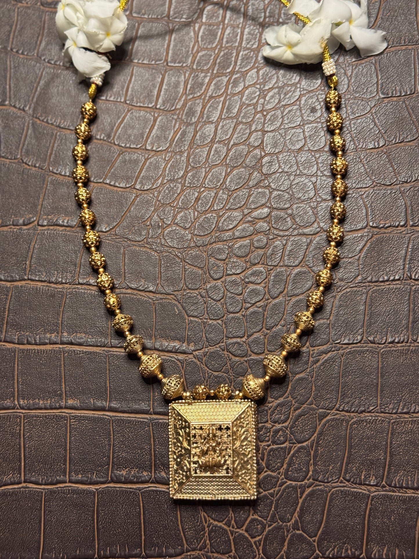 Samachatura Reversible Shri Haram Necklace set with two pairs of Earrings